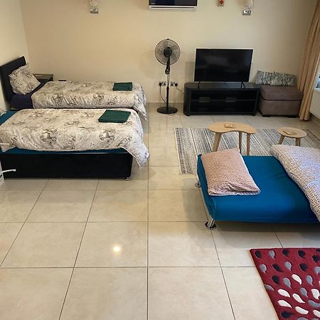 Studio Flat Gants Hill With Free Parking Redbridge Exteriör bild