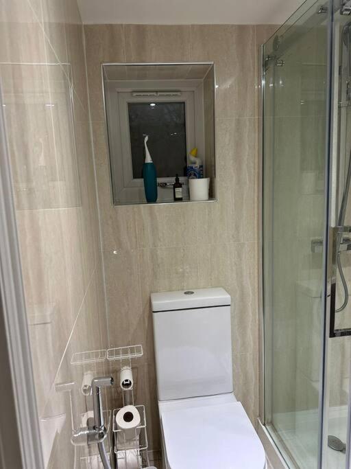 Studio Flat Gants Hill With Free Parking Redbridge Exteriör bild