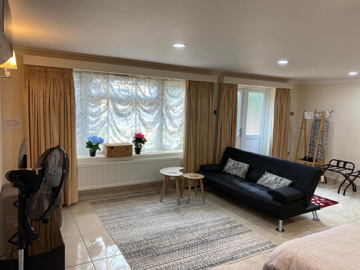 Studio Flat Gants Hill With Free Parking Redbridge Exteriör bild