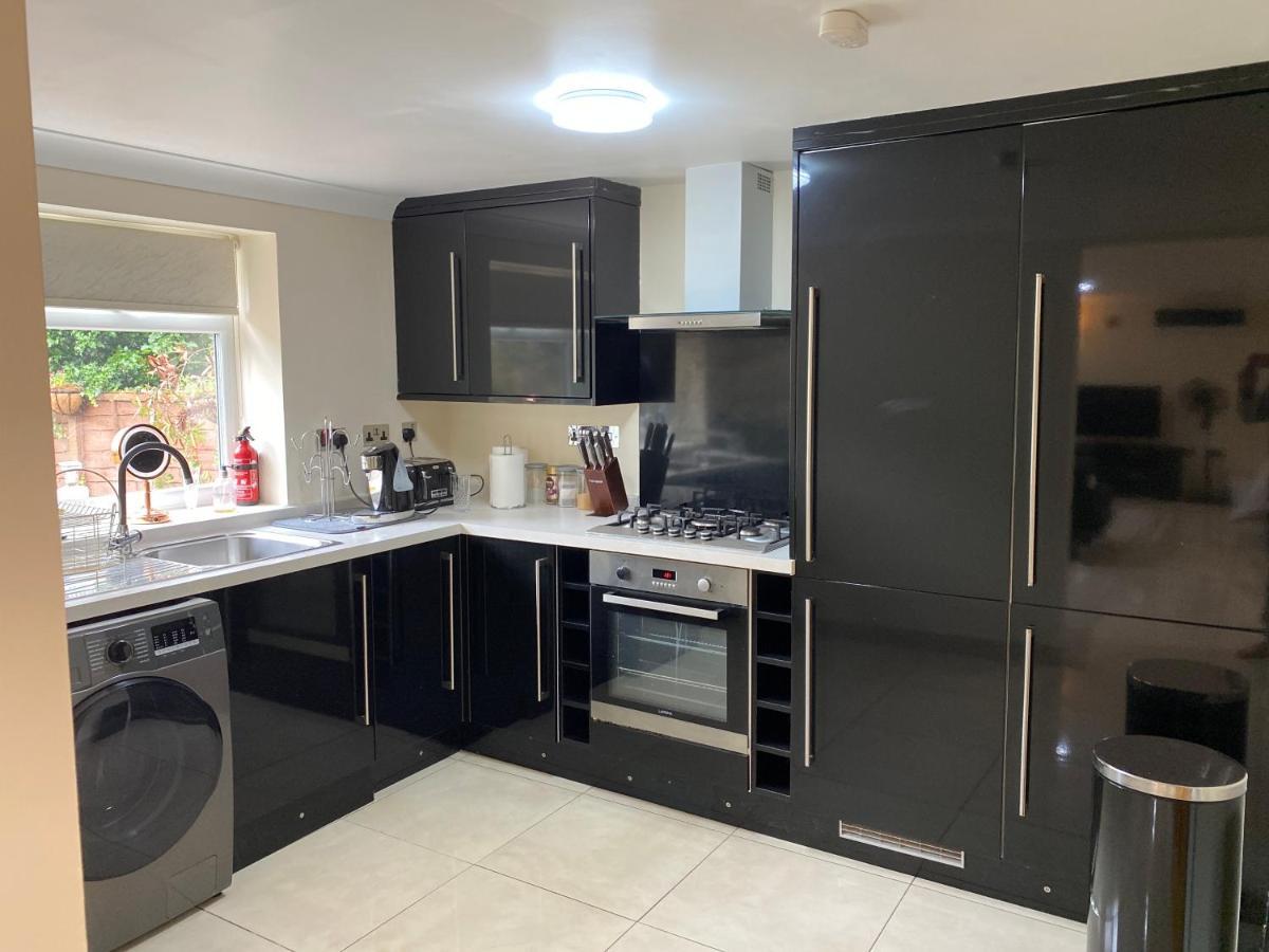 Studio Flat Gants Hill With Free Parking Redbridge Exteriör bild