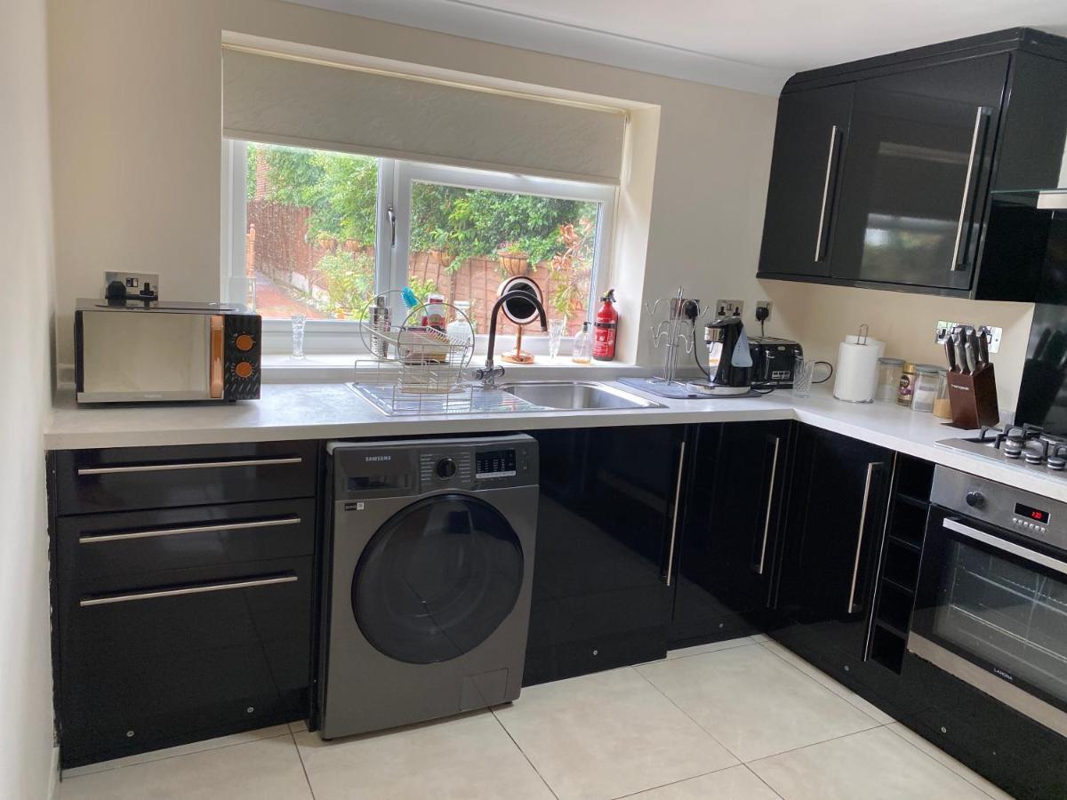 Studio Flat Gants Hill With Free Parking Redbridge Exteriör bild